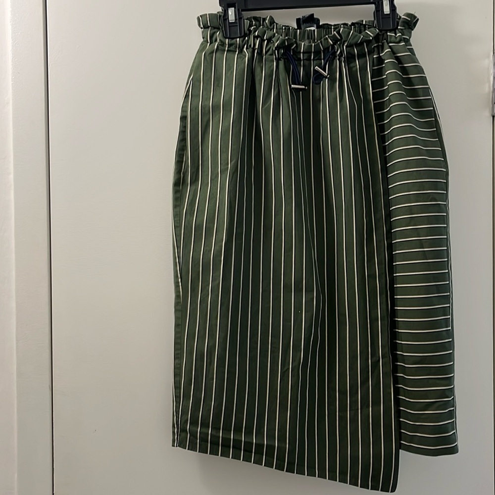 Wrap midi skirt. Striped, asymmetrical hem. Size EU34/US2. Excellent condition.
